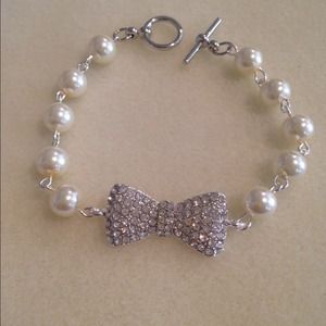 Bow bracelet