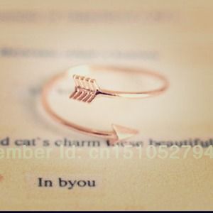 Gold arrow stretch ring✨✨✨
