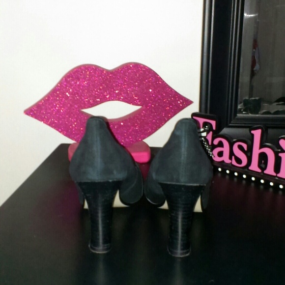 Heels - Picture 2 of 3