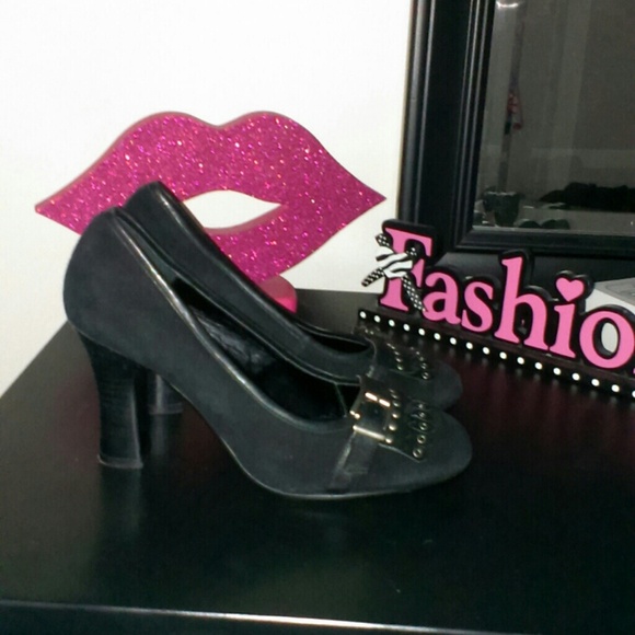 Heels - Picture 3 of 3
