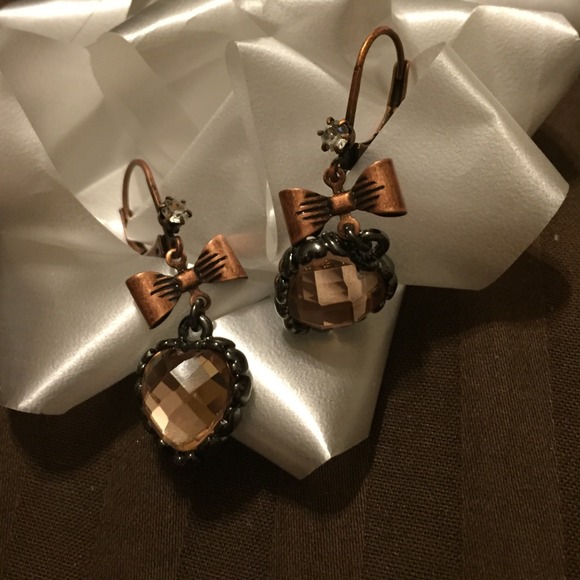 💛Betsey Johnson Earrings💛 - Picture 1 of 3