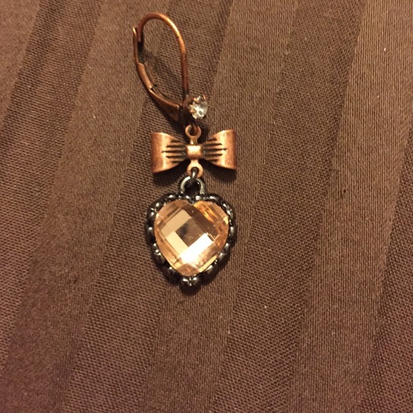 💛Betsey Johnson Earrings💛 - Picture 2 of 3