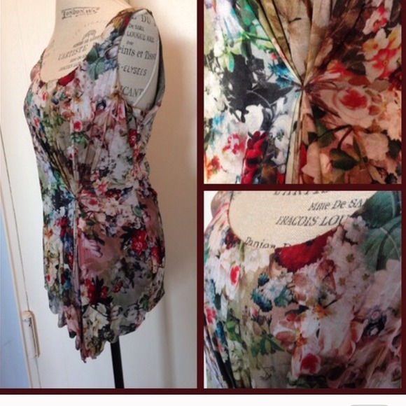 NO LONGER AVAILABLE 🔥🔥 NEW WITH TAG Floral Top