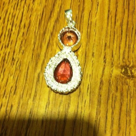 S80 silver and garnet pendant CHRISTMAS SALE - Picture 2 of 2