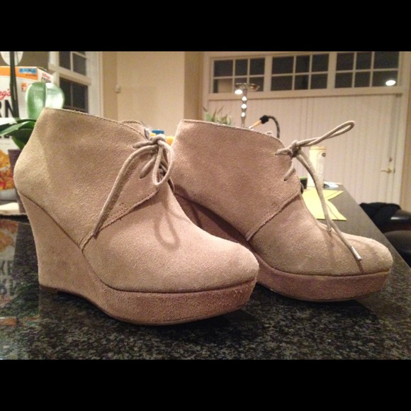 🔴😍Beautiful LUCKY BRAND SUEDE BOOTIES!!!😍😍😍