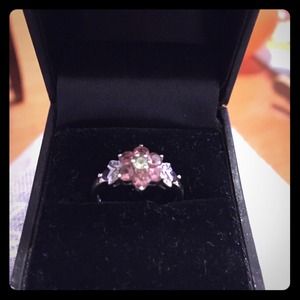 14k white gold flower gem ring