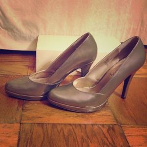 Sam and Libby platform heels opalescent gunmetal.