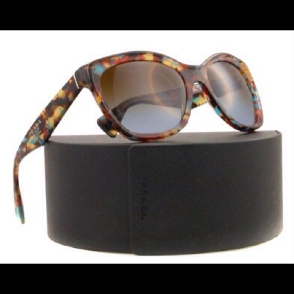 PRADA NEW. AUTHENTIC SUNNIES