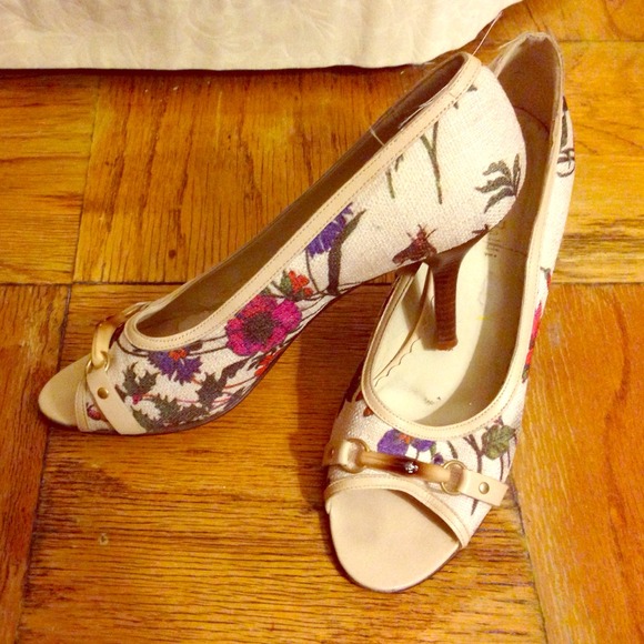 Peep toe Italian made leather and fabric heels