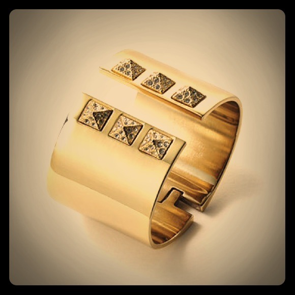 Reduced🔴NEW🌟Victoria Secret cuff very pretty