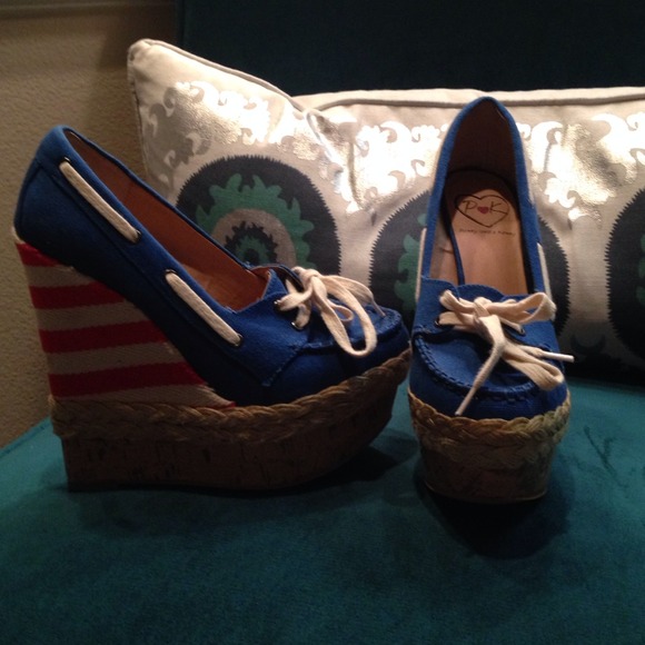 Penny loves Kenny American wedge