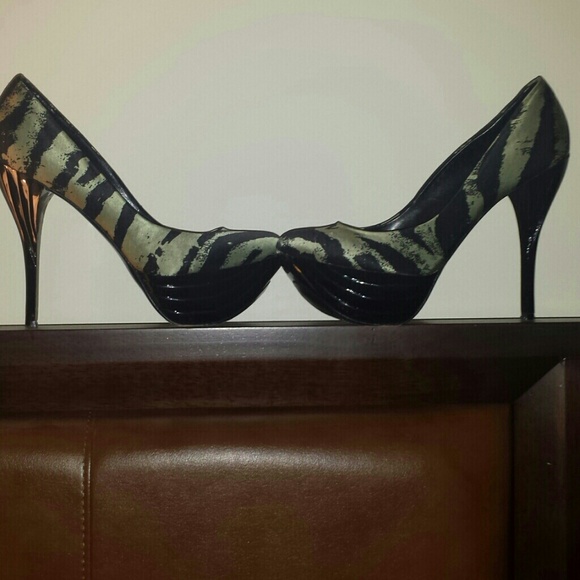 Olive/black zebra BeBe