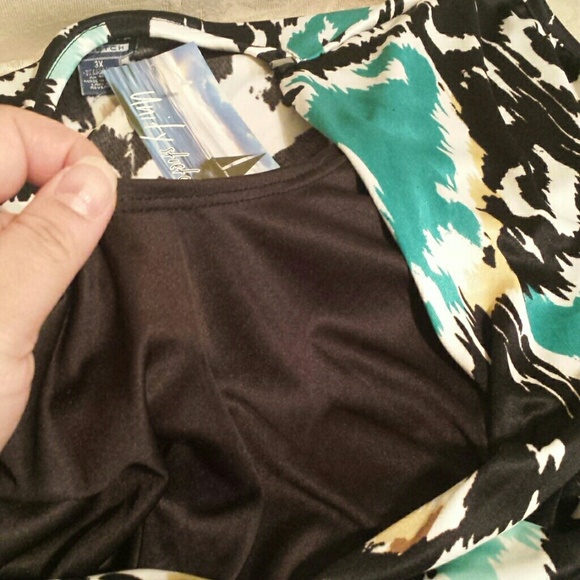 **SOLD ON MERCARI**  Lightweight stretchy tank top - Picture 3 of 4