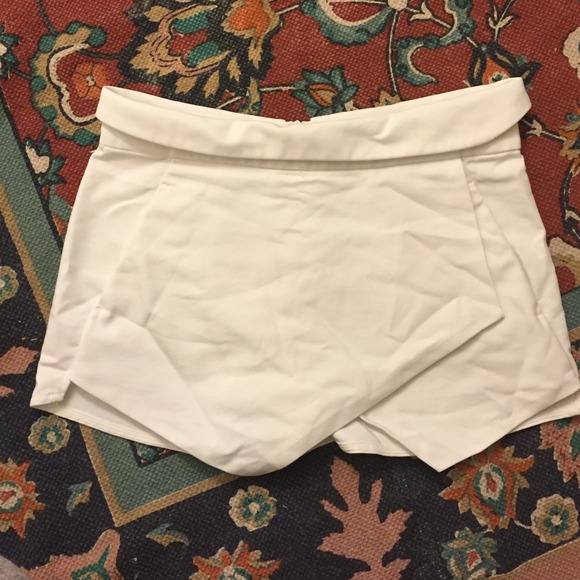 Zara white asymmetrical skort