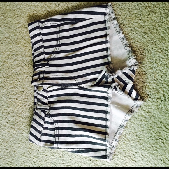 $25 PP Stripped high waisted shorts
