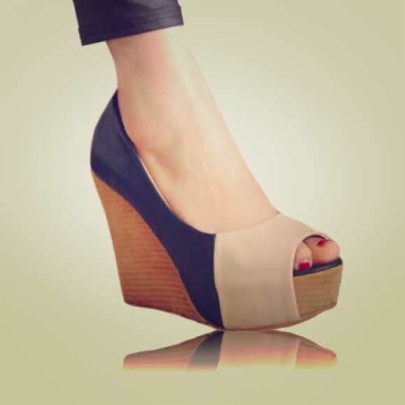 Leather Wedge heels with peep toe black/white