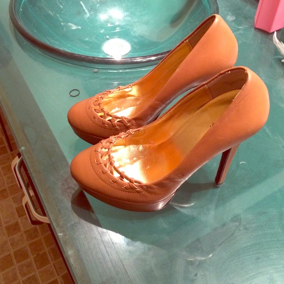 Size 7 brown heels