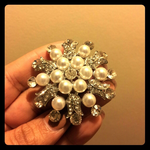 Elegant Vintage brooch