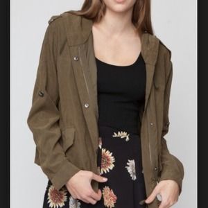 ❤️️brandy Melville military jacket very cute❤️