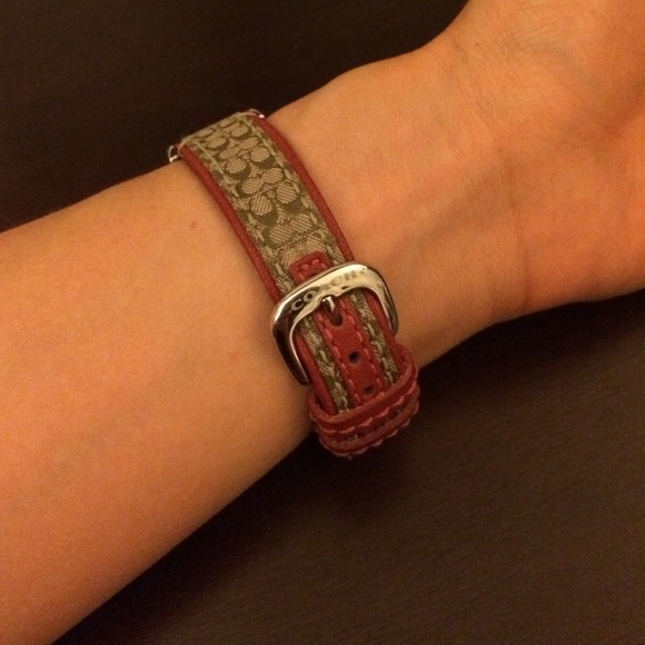 *SOLD*Coach Analog Watch - Picture 3 of 3