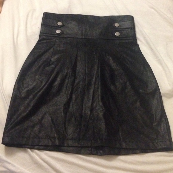 Faux leather soft high waisted skirt