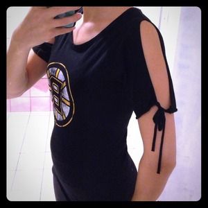 Bruins cut out sleeve