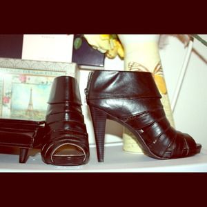 Super cute black leather stilettos