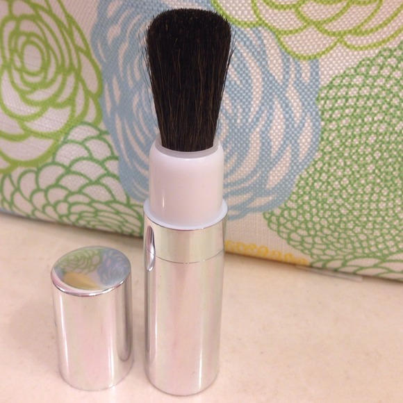 Clinique Accessories - Clinique powder brush