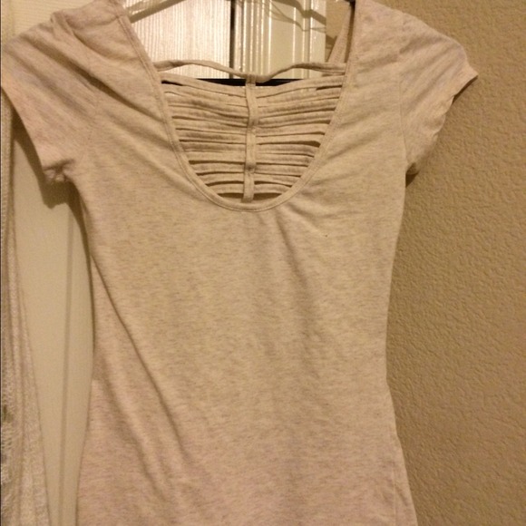 Cream/tan color tshirt - Picture 2 of 2