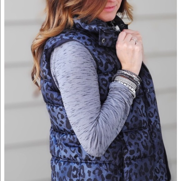 Black/blue leopard old navy puffy vest