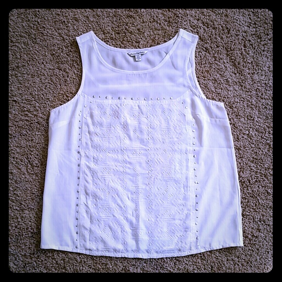 White tank top blouse by American Eagle