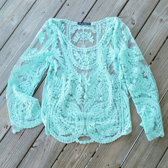 nwot Lacy blue top.size large.