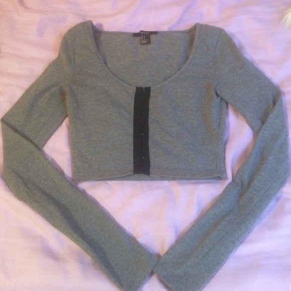 🚫SOLD🚫Grey edgy crop top - Picture 2 of 2