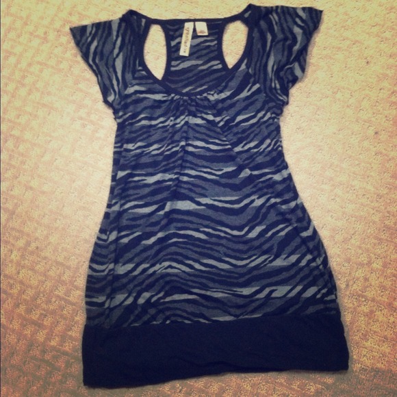 •50% OFF• Striped zebra burn out top