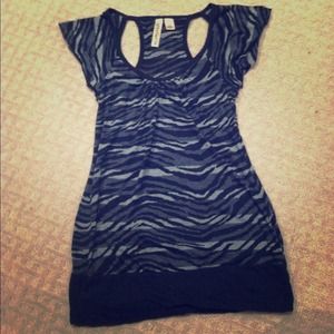 •50% OFF• Striped zebra burn out top