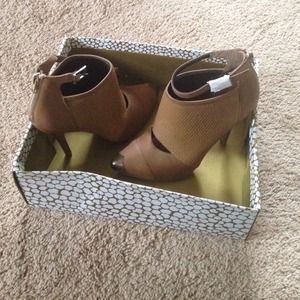 ABS Allen Schwartz Cream booties