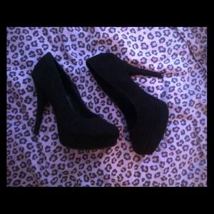 Brash Black Heels Size 9