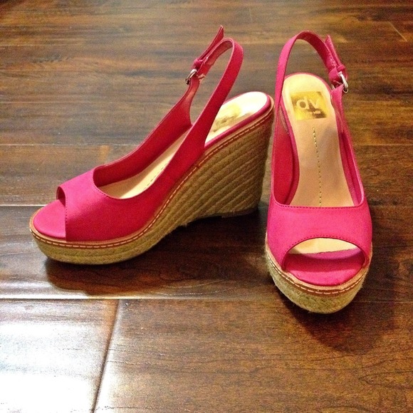 Dolce Vita Wedge Sandals - Picture 2 of 2