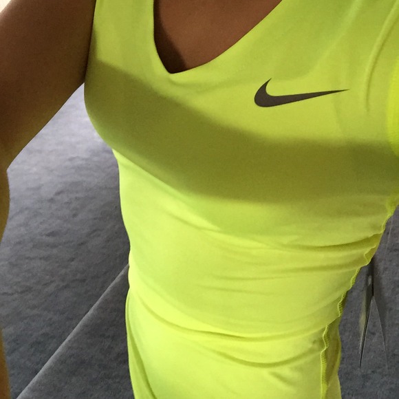 Nike drifit NWT