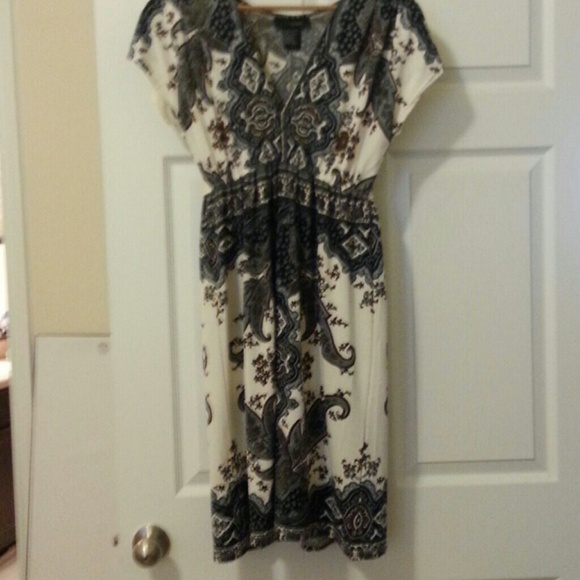 Classy dress. - Picture 2 of 3