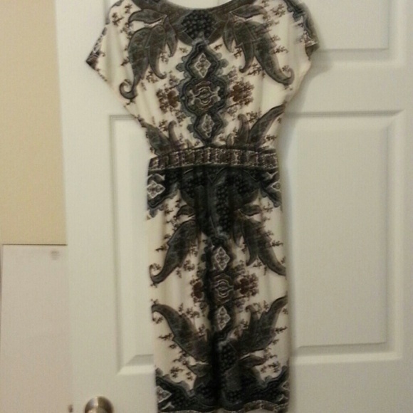 Classy dress. - Picture 3 of 3