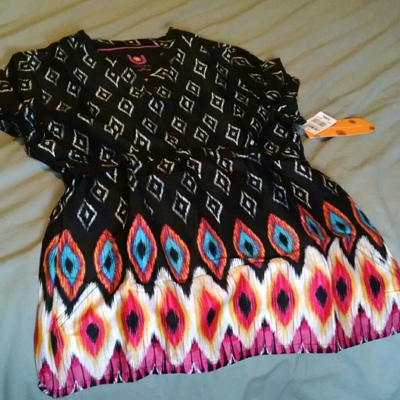 Urbane empire scrub top