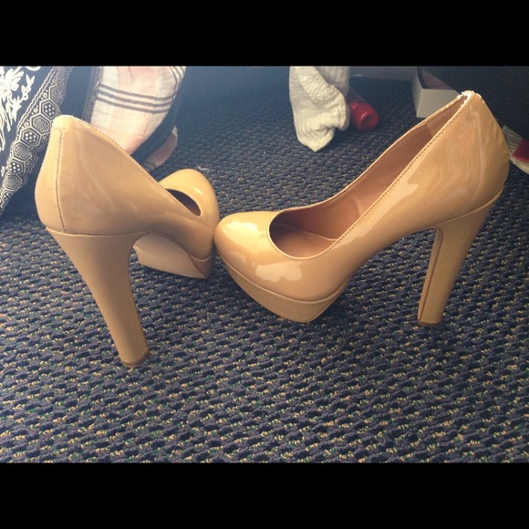 Tan Steve Maddens size 8