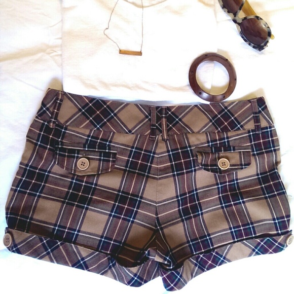 Fall-Perfect Plaid Shorts - Picture 2 of 4