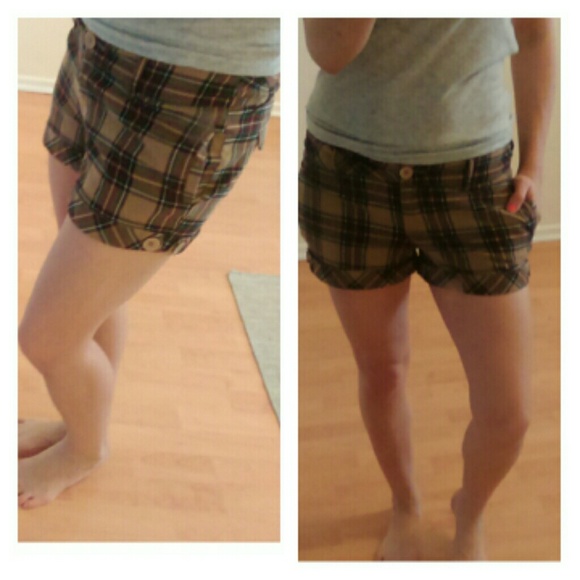 Fall-Perfect Plaid Shorts - Picture 4 of 4
