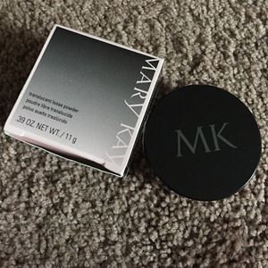 Translucent loose powder