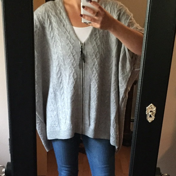 1 hour 🍁Gorgeous sweater - Picture 2 of 4