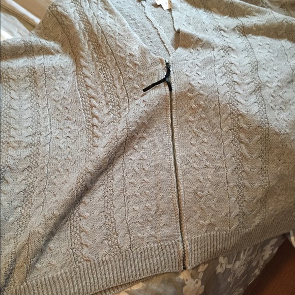 1 hour 🍁Gorgeous sweater - Picture 3 of 4