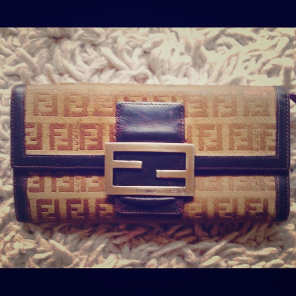 Fendi wallet ( vintage )