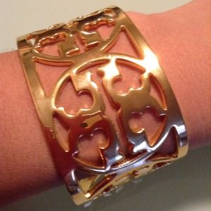 Scroll design cuff bracelet